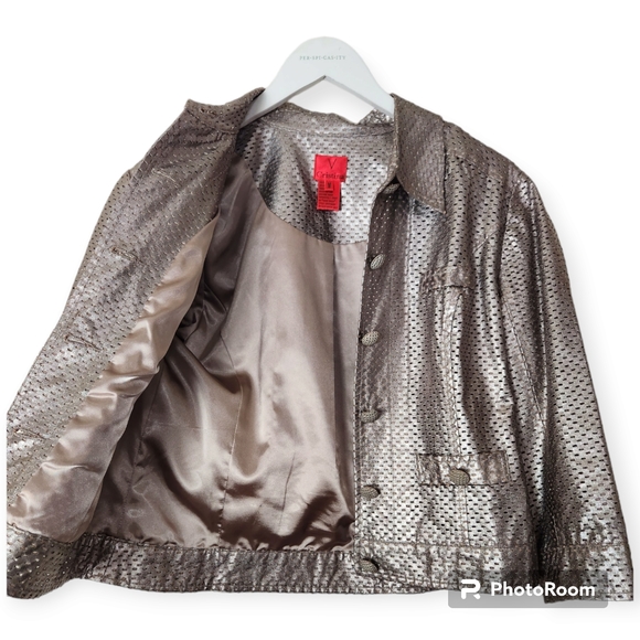 V Christina platinum metallic 3/4   Sleeve Button Down Jacket size Medium - Picture 3 of 9